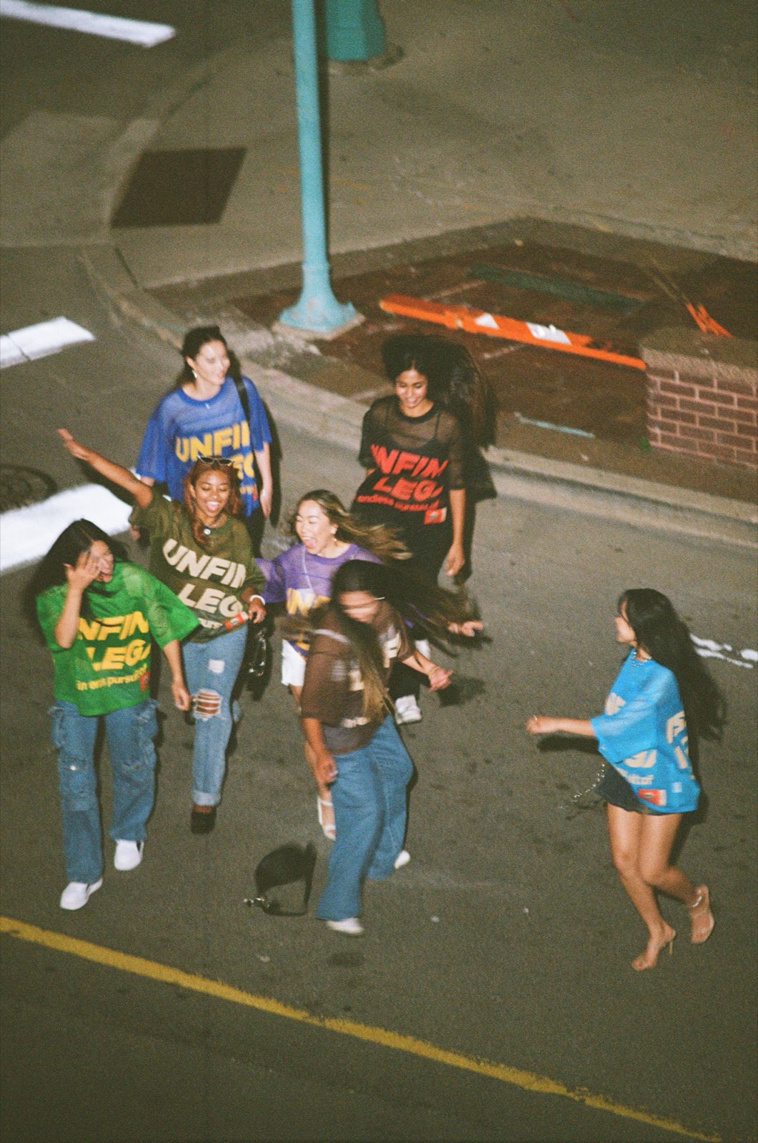 UL, group, night