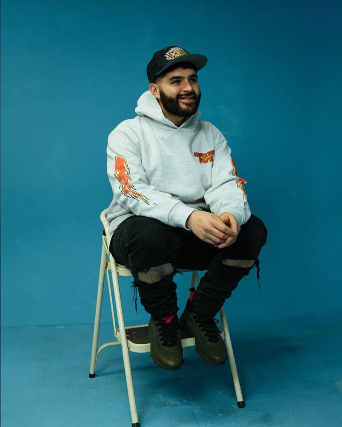 Com, studio portrait, blue backdrop