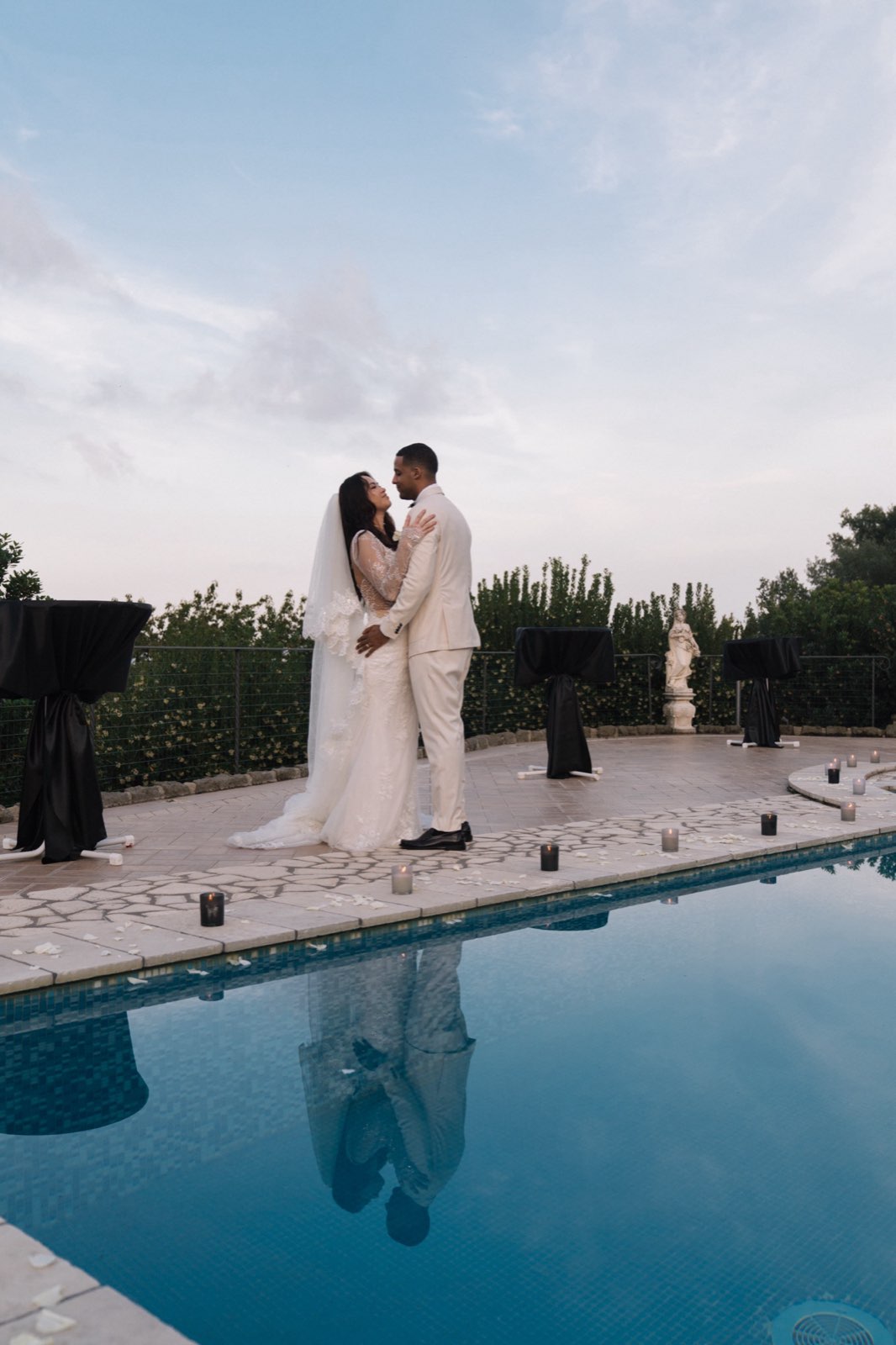 Spanns, kiss by the pool, Italy